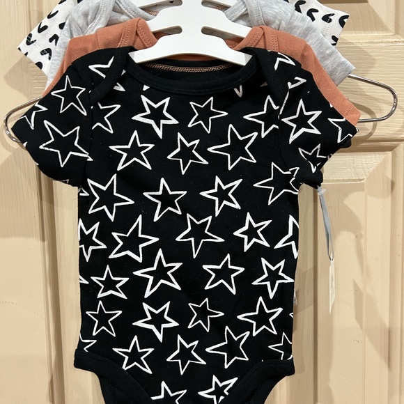 Baby onesies nwt - Picture 1 of 1